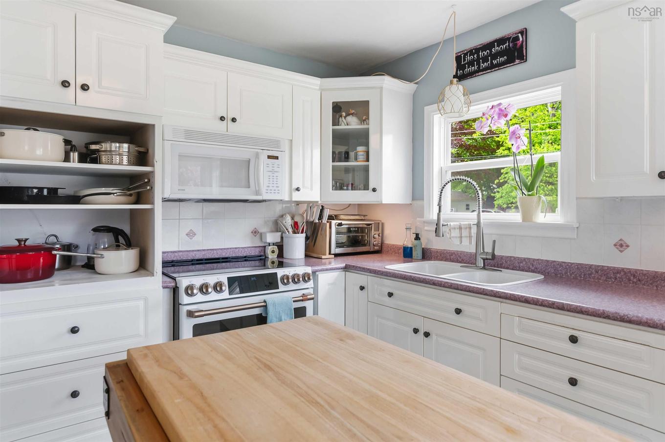 10 Connaught Ave Avenue, Middleton, NS