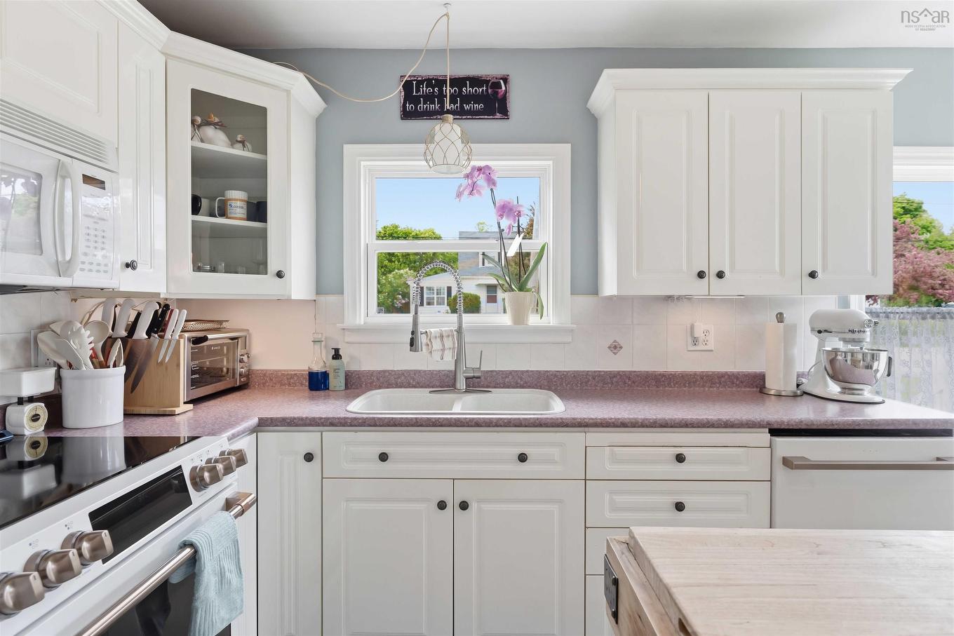 10 Connaught Ave Avenue, Middleton, NS