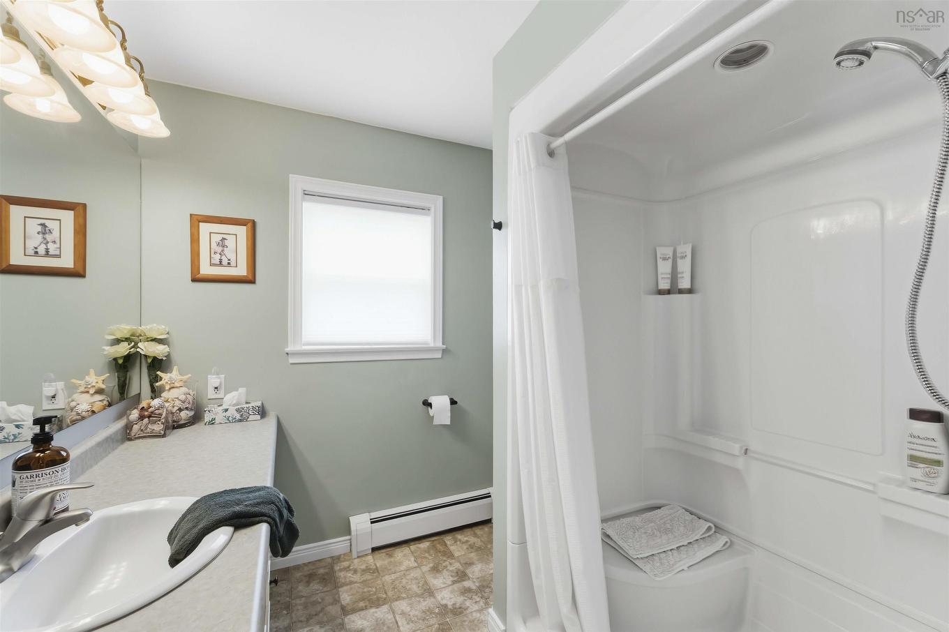 10 Connaught Ave Avenue, Middleton, NS