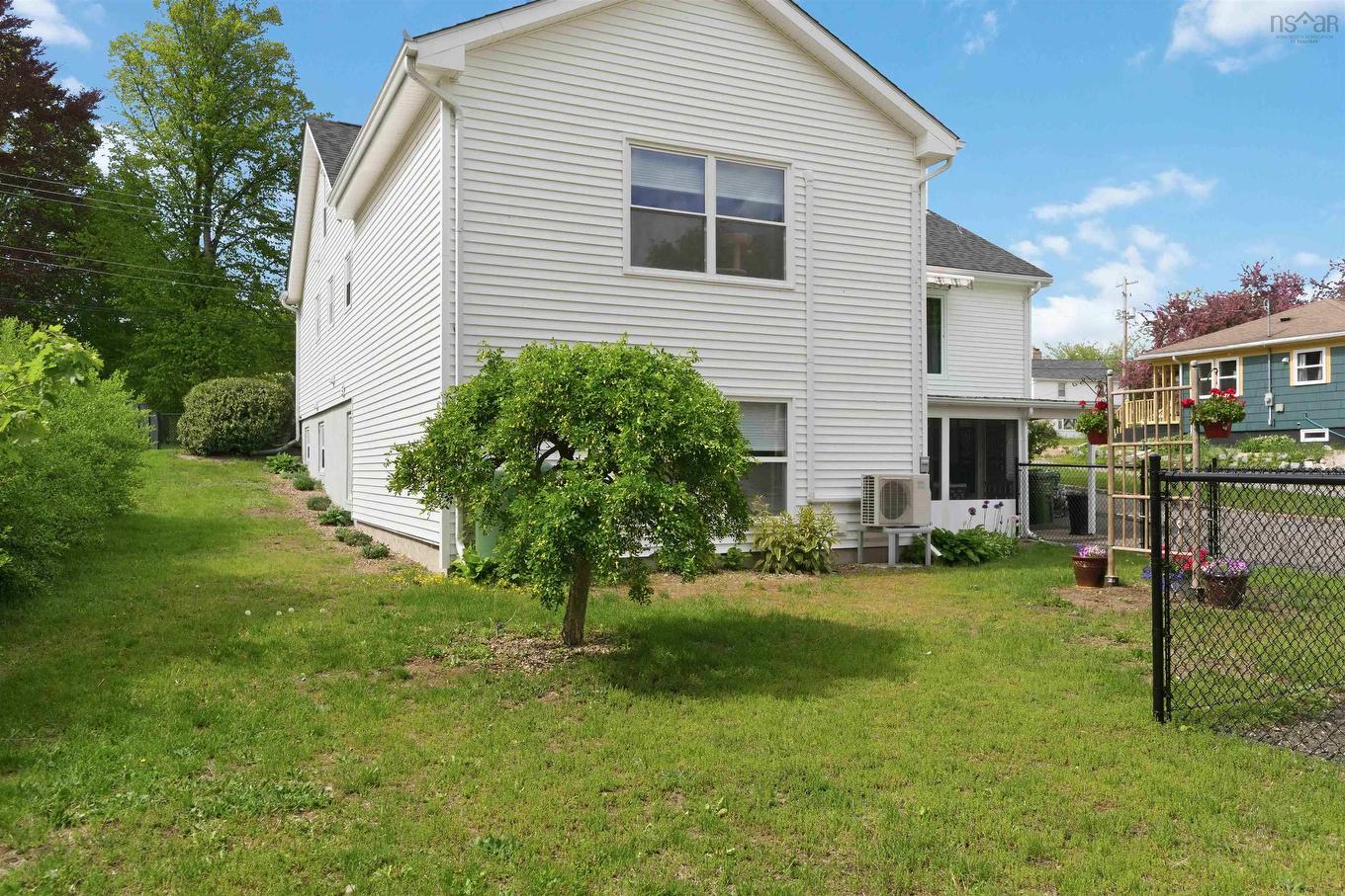 10 Connaught Ave Avenue, Middleton, NS