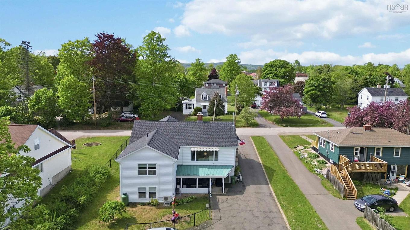 10 Connaught Ave Avenue, Middleton, NS