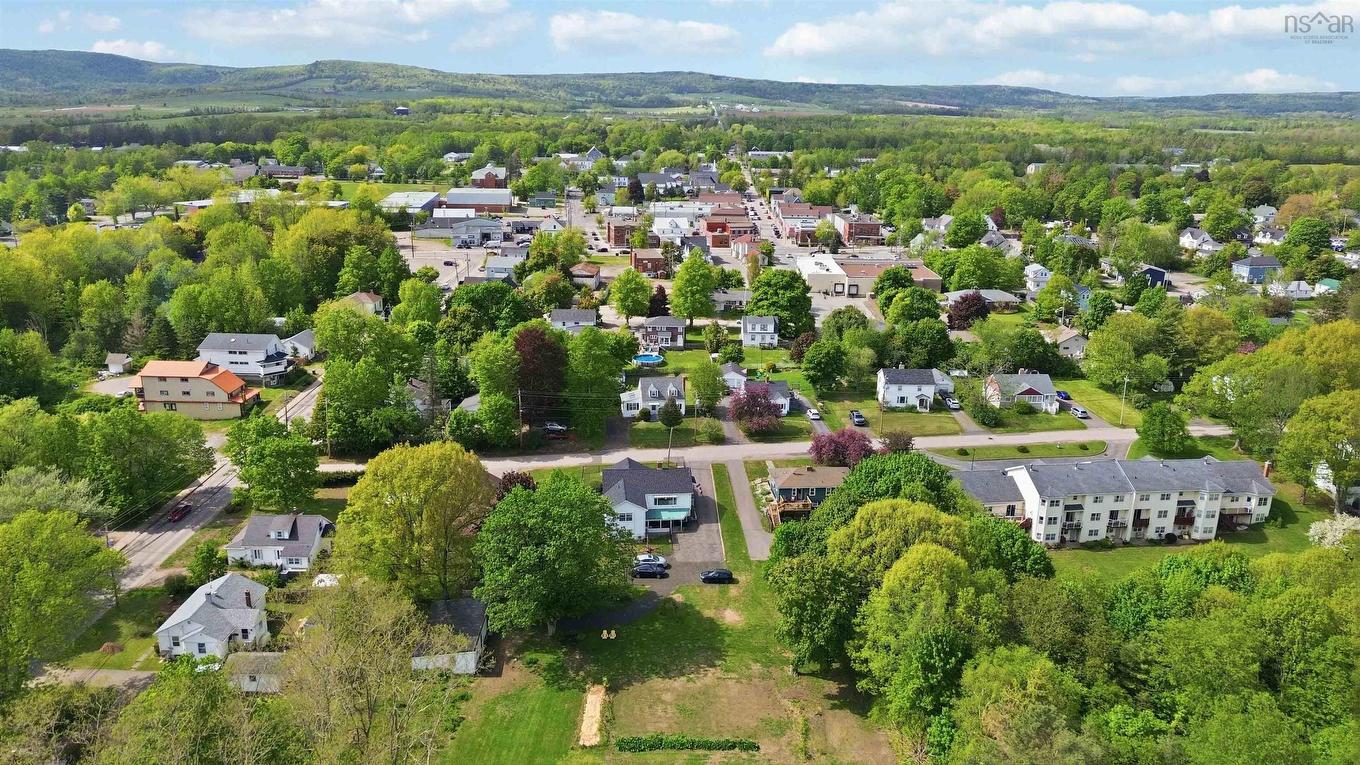 10 Connaught Ave Avenue, Middleton, NS