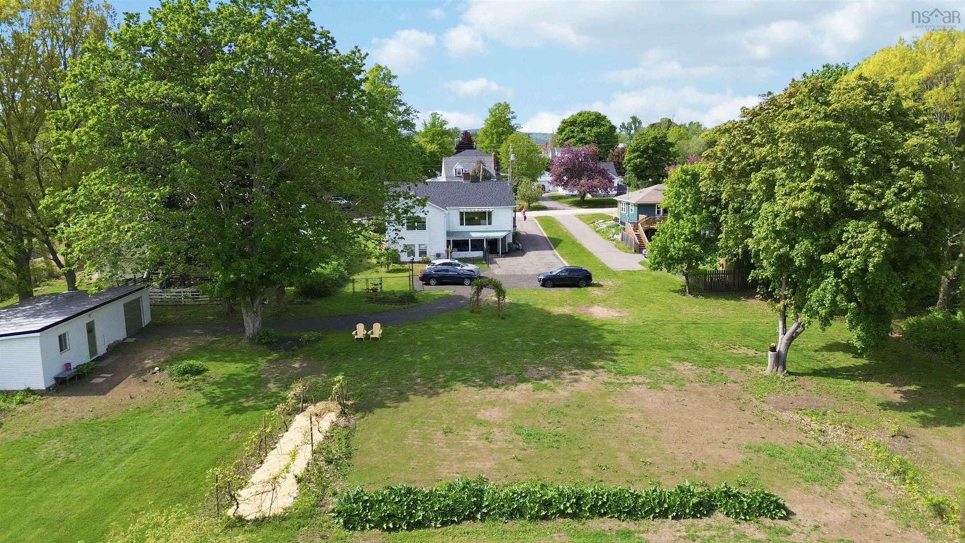 10 Connaught Ave Avenue, Middleton, NS