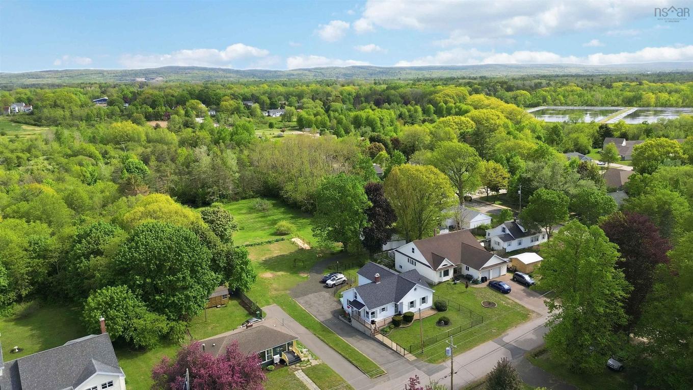 10 Connaught Ave Avenue, Middleton, NS