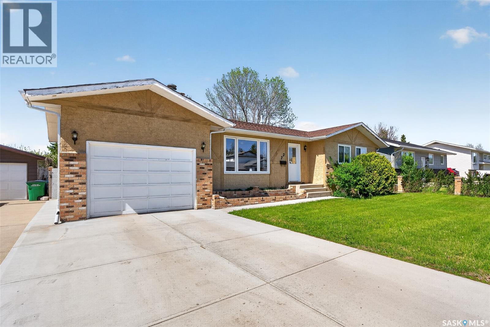 22 Edelweiss Crescent, Moose Jaw, SK - Outdoor