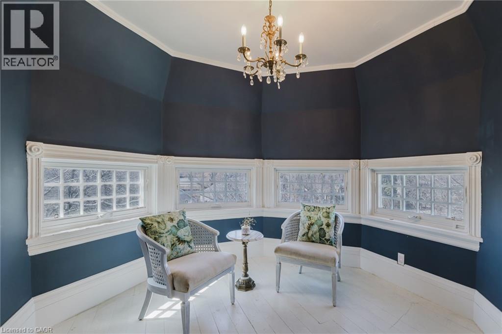 957 Beach Boulevard, Hamilton, ON - Indoor