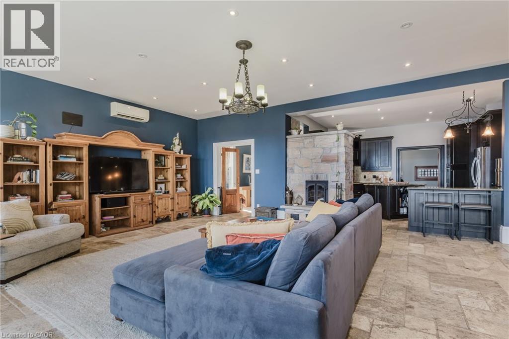 957 Beach Boulevard, Hamilton, ON - Indoor Photo Showing Living Room With Fireplace