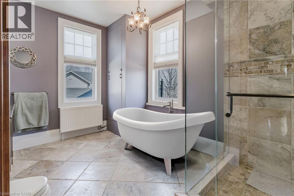 957 Beach Boulevard, Hamilton, ON - Indoor Photo Showing Bathroom