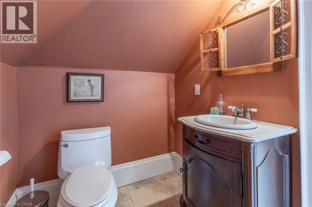 957 Beach Boulevard, Hamilton, ON - Indoor Photo Showing Bathroom