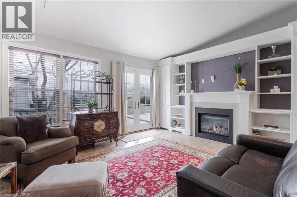 957 Beach Boulevard, Hamilton, ON - Indoor Photo Showing Living Room With Fireplace