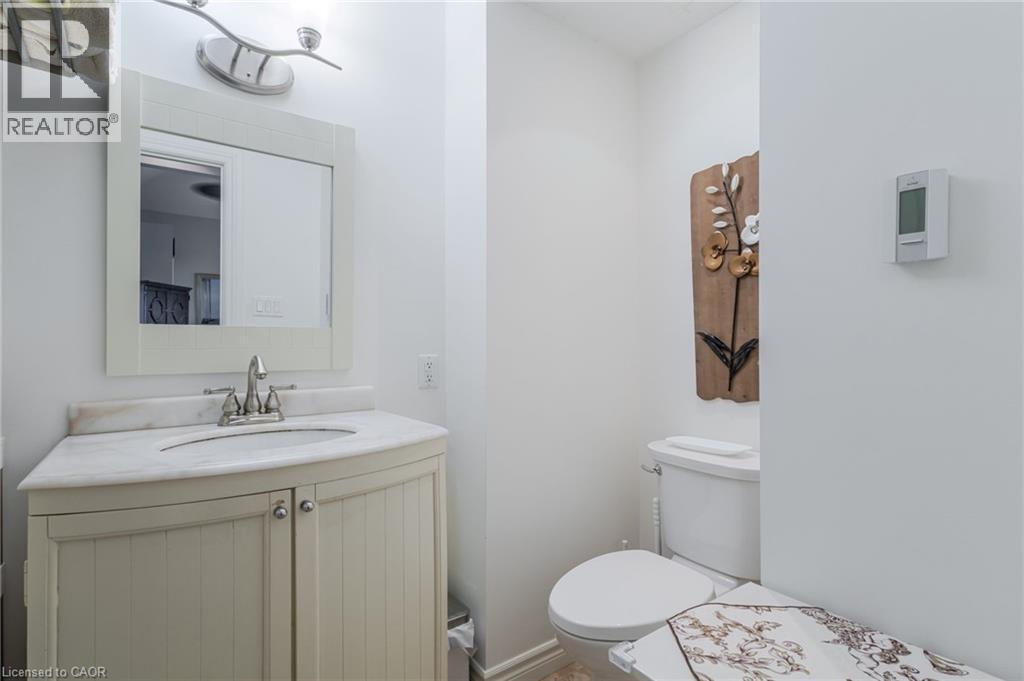 957 Beach Boulevard, Hamilton, ON - Indoor Photo Showing Bathroom