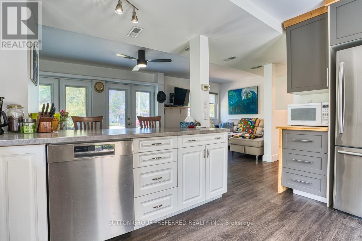 20 Bluewater Drive, Central Huron (Goderich), ON - Indoor Photo Showing Kitchen