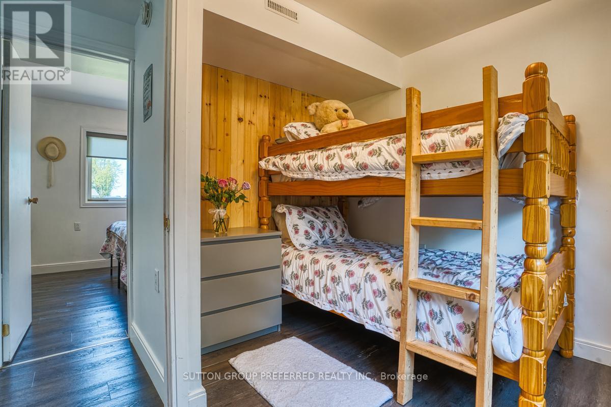 20 Bluewater Drive, Central Huron (Goderich), ON - Indoor Photo Showing Bedroom