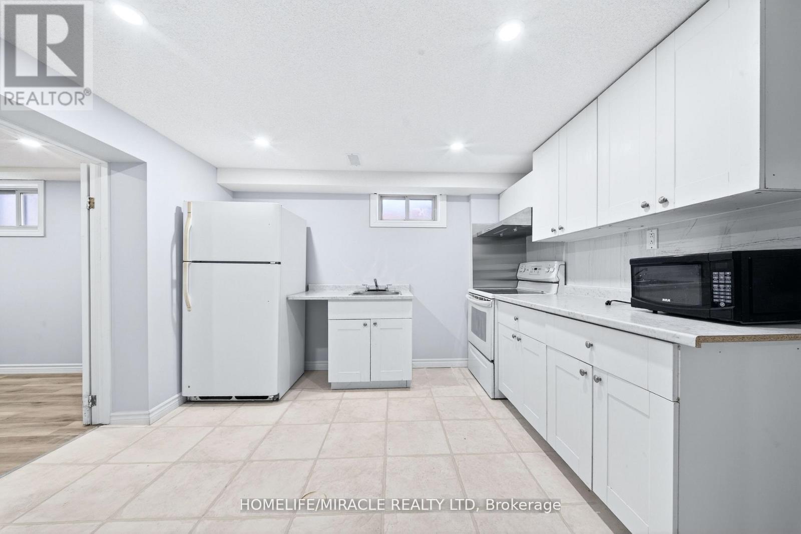 100 West 3Rd Street, Hamilton, ON - Indoor Photo Showing Kitchen