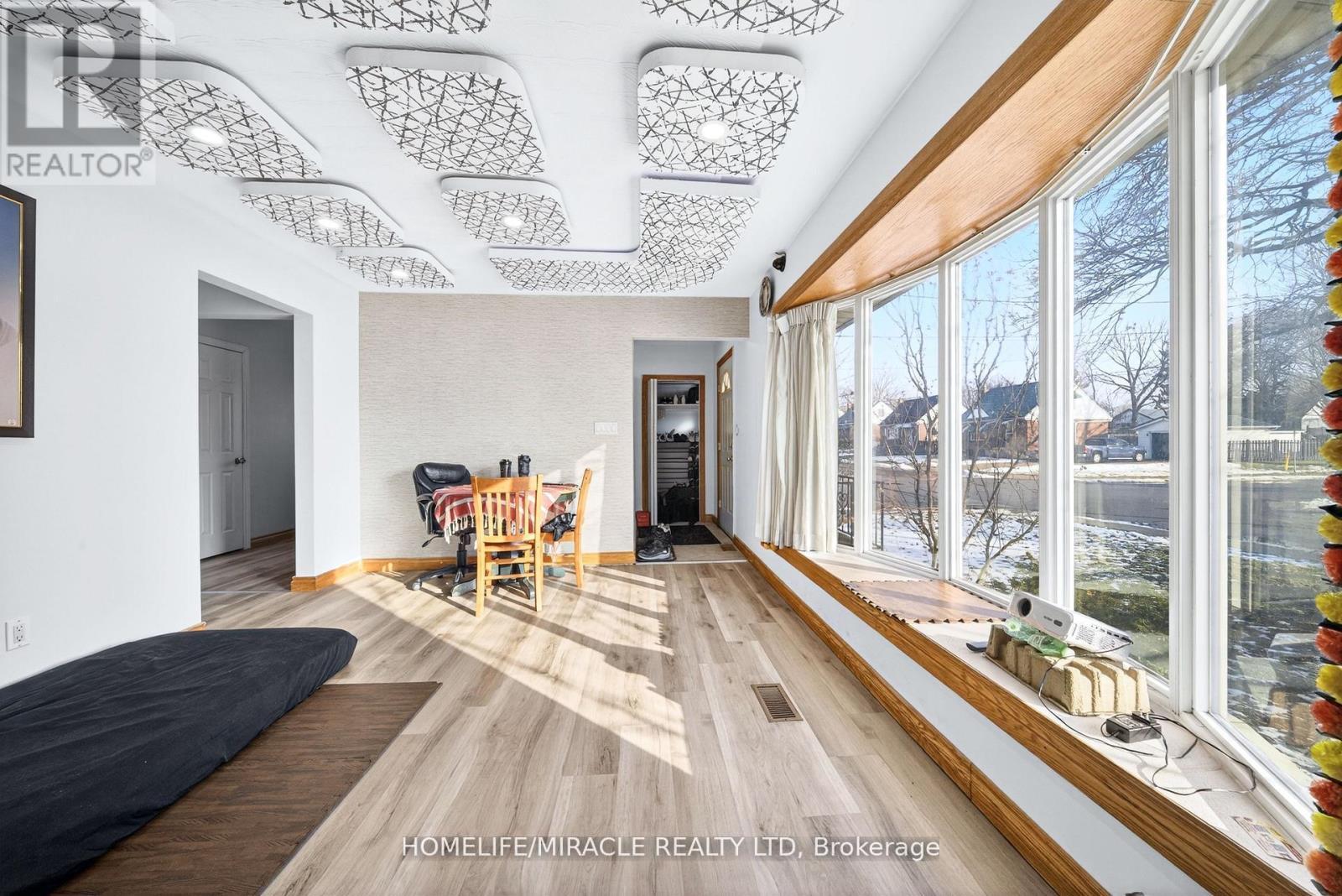 100 West 3Rd Street, Hamilton, ON - Indoor Photo Showing Other Room