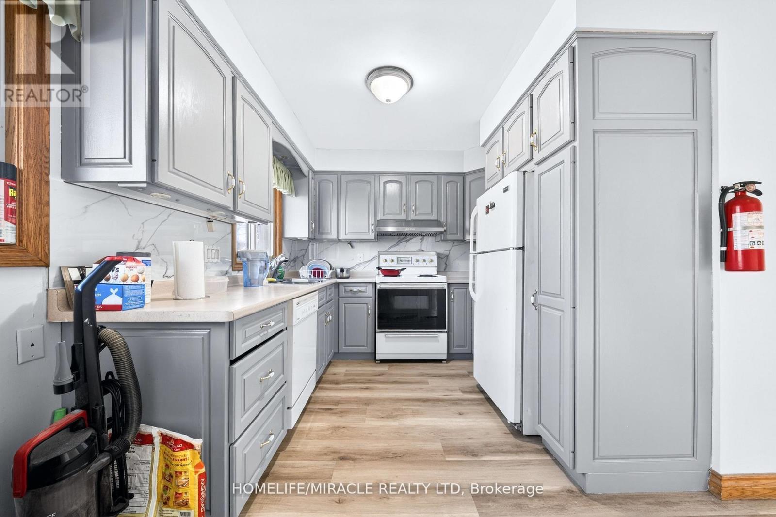 100 West 3Rd Street, Hamilton, ON - Indoor Photo Showing Kitchen