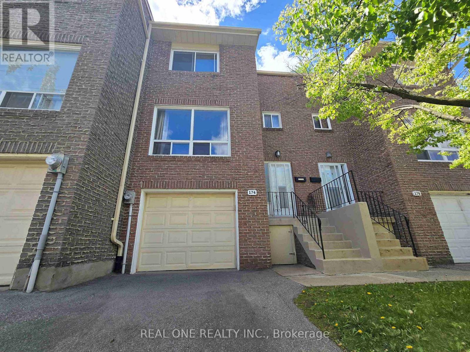 174 Rusty Crestway, Toronto, ON - Outdoor With Exterior