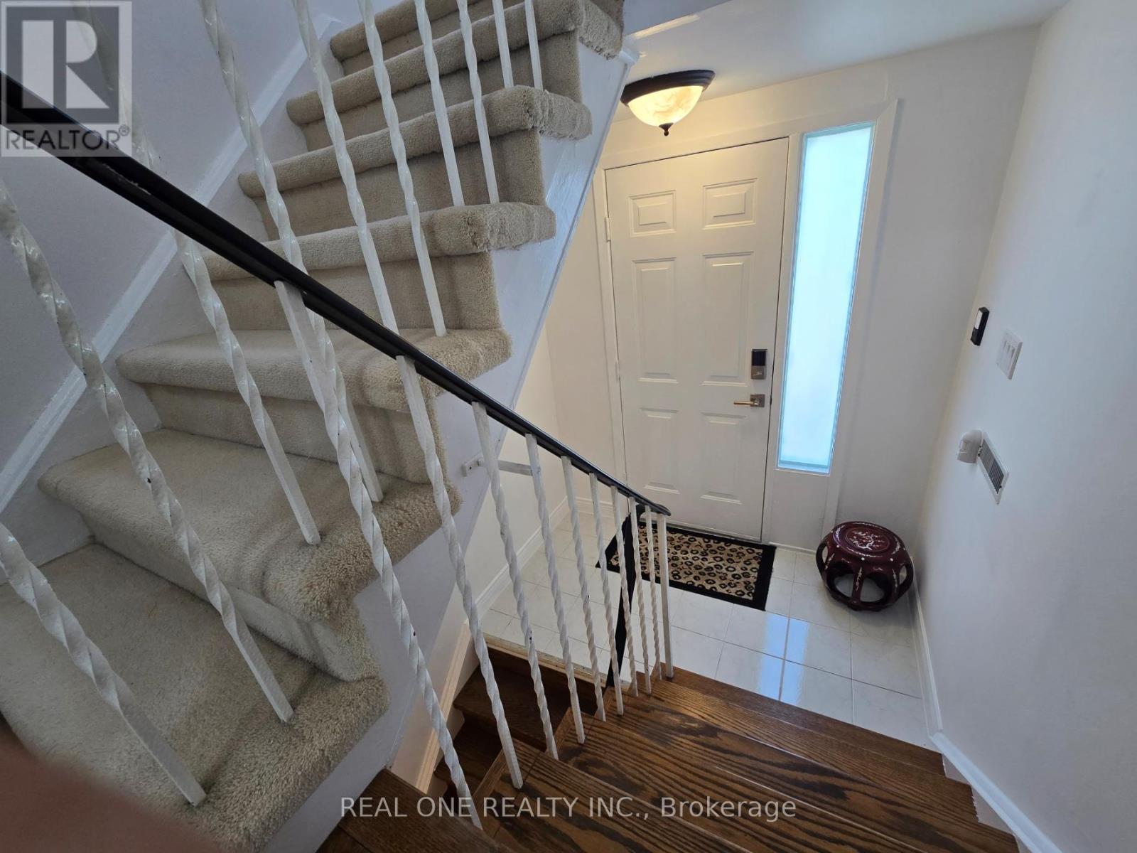 174 Rusty Crestway, Toronto, ON - Indoor Photo Showing Other Room