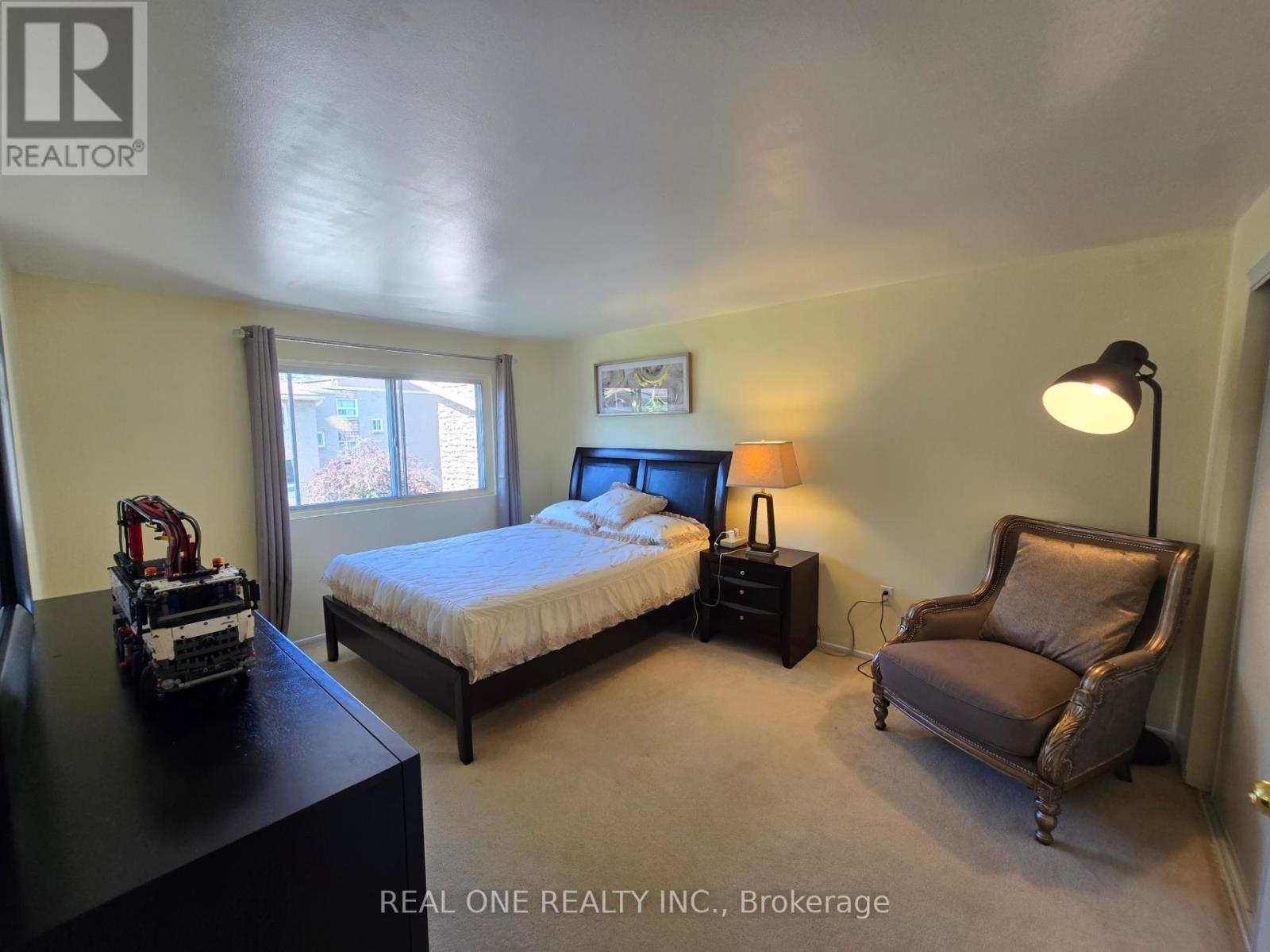 174 Rusty Crestway, Toronto, ON - Indoor Photo Showing Bedroom