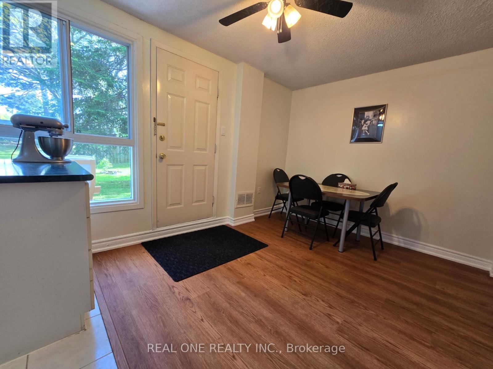 174 Rusty Crestway, Toronto, ON - Indoor