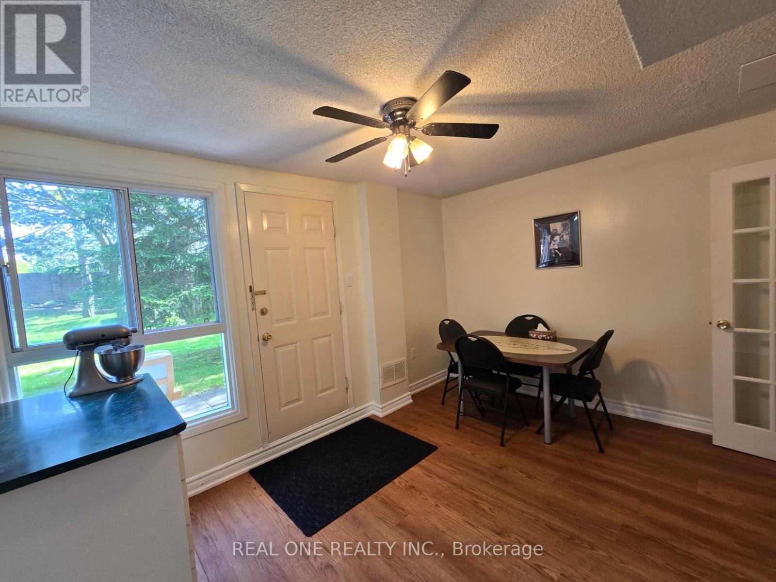 174 Rusty Crestway, Toronto, ON - Indoor