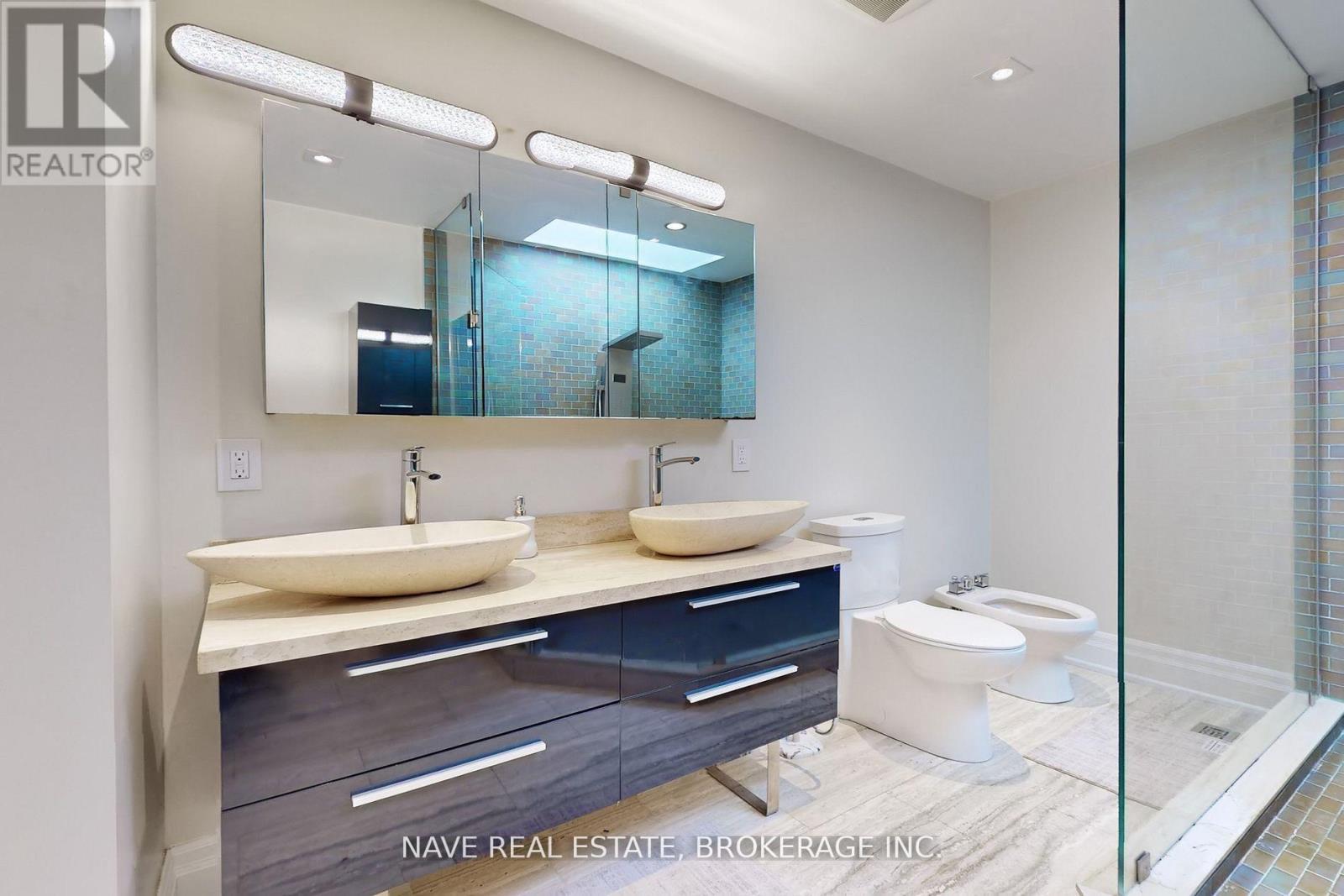 63 Elderberry Trail, Aurora, ON - Indoor Photo Showing Bathroom