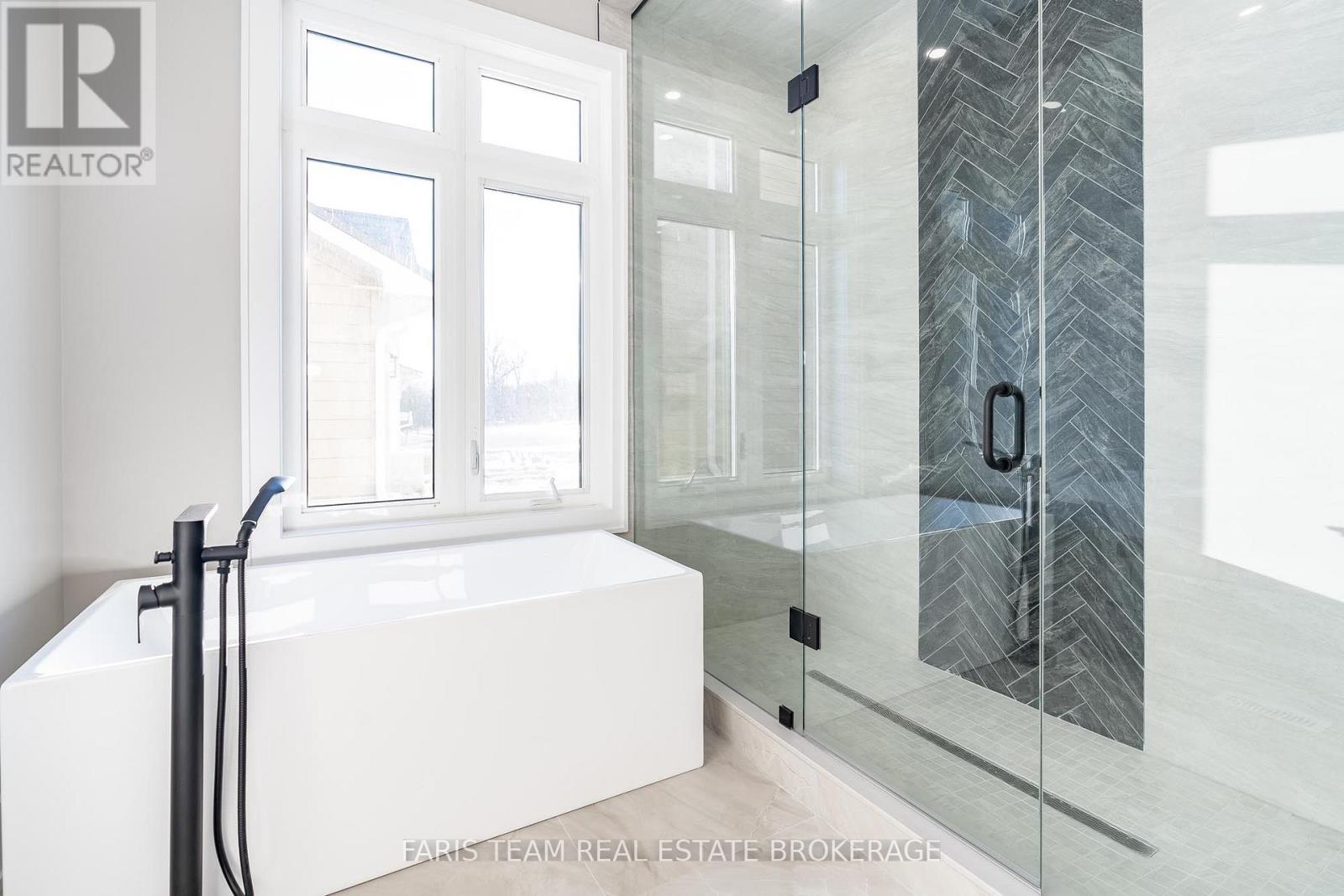 9 Dock Lane, Tay, ON - Indoor Photo Showing Bathroom