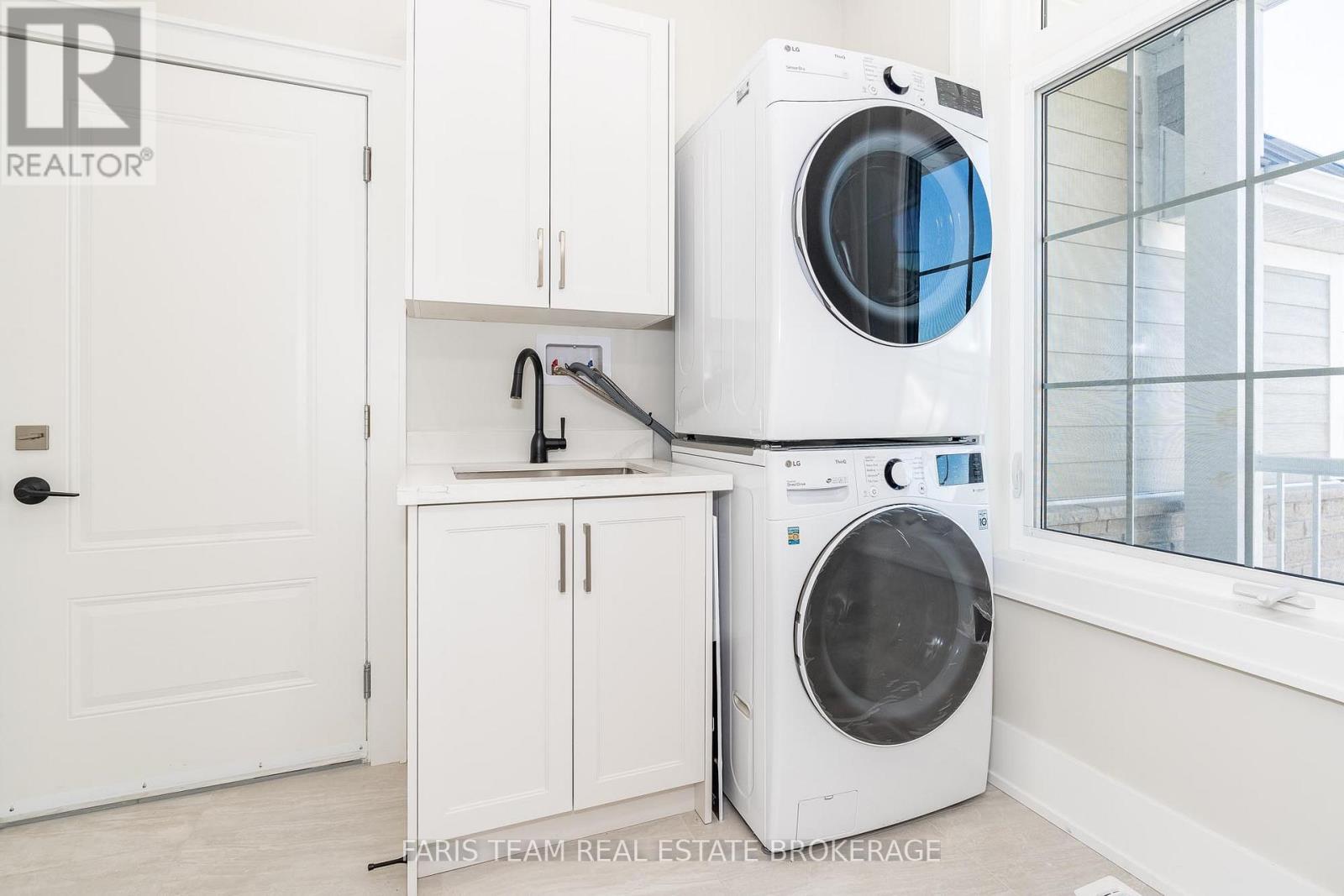 9 Dock Lane, Tay, ON - Indoor Photo Showing Laundry Room