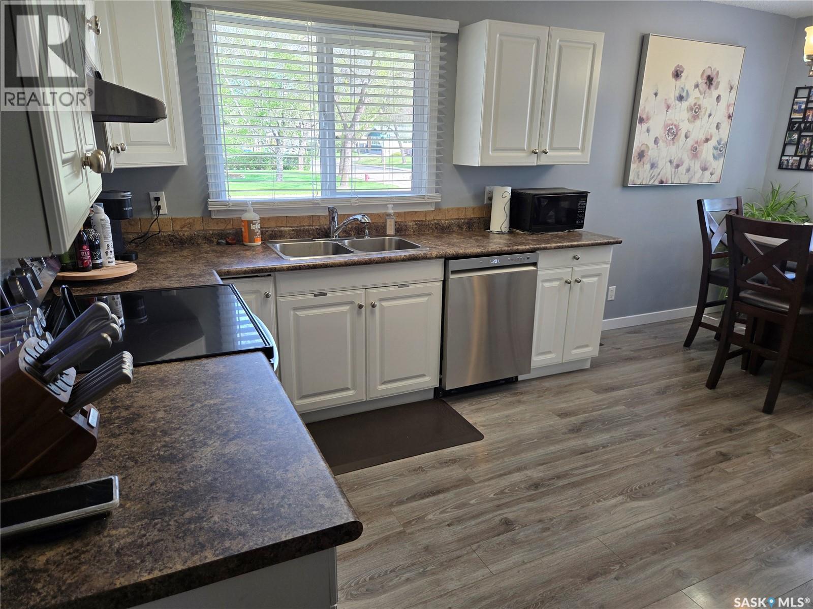 996 Bradshaw Place, Prince Albert, SK - Indoor Photo Showing Kitchen With Double Sink