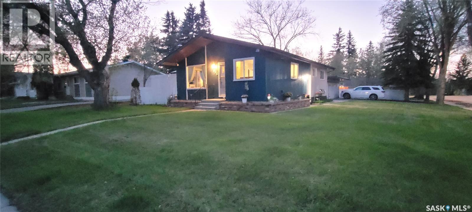996 Bradshaw Place, Prince Albert, SK - Outdoor