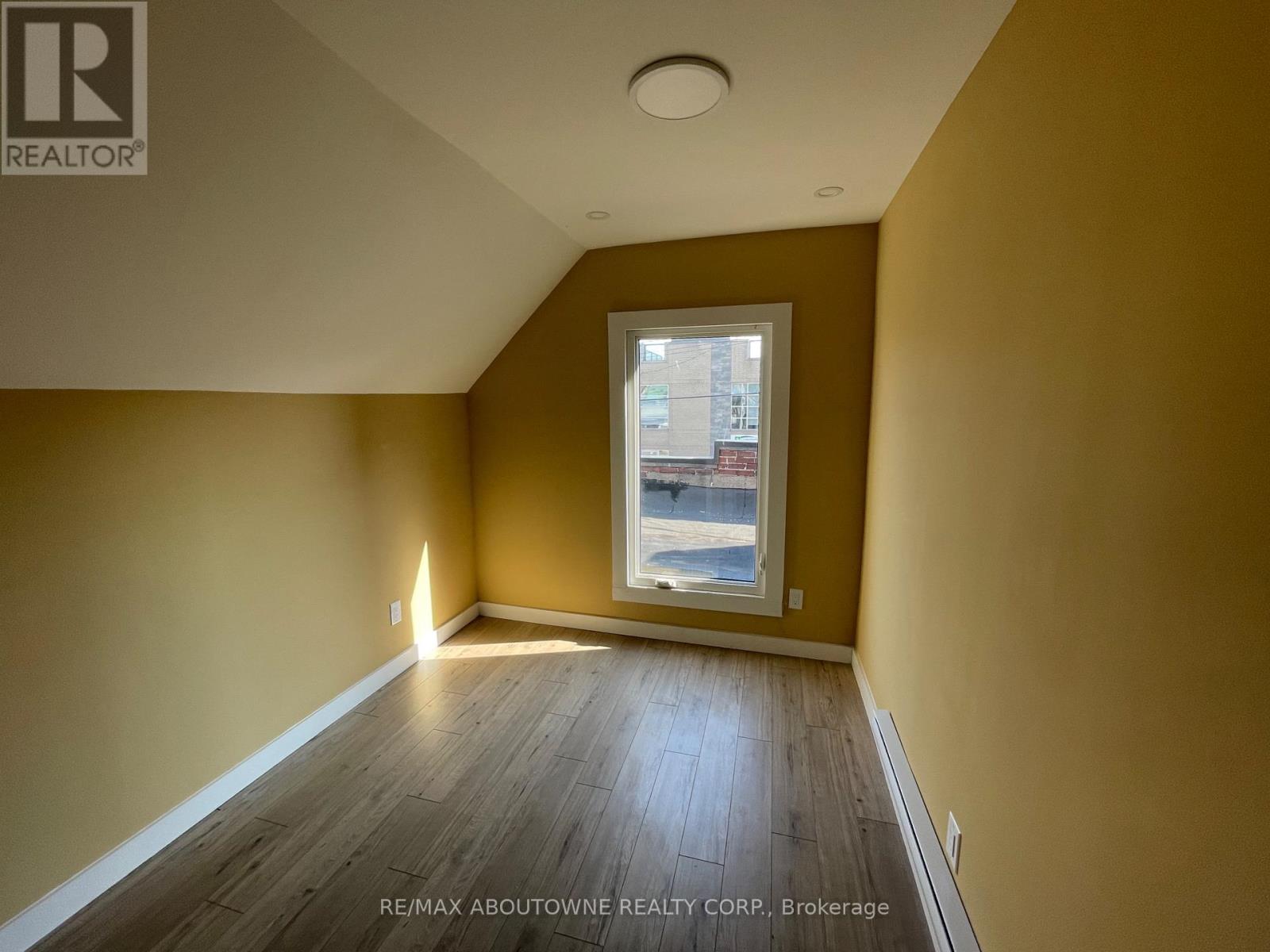 759 Barton Street E, Hamilton, ON - Indoor Photo Showing Other Room