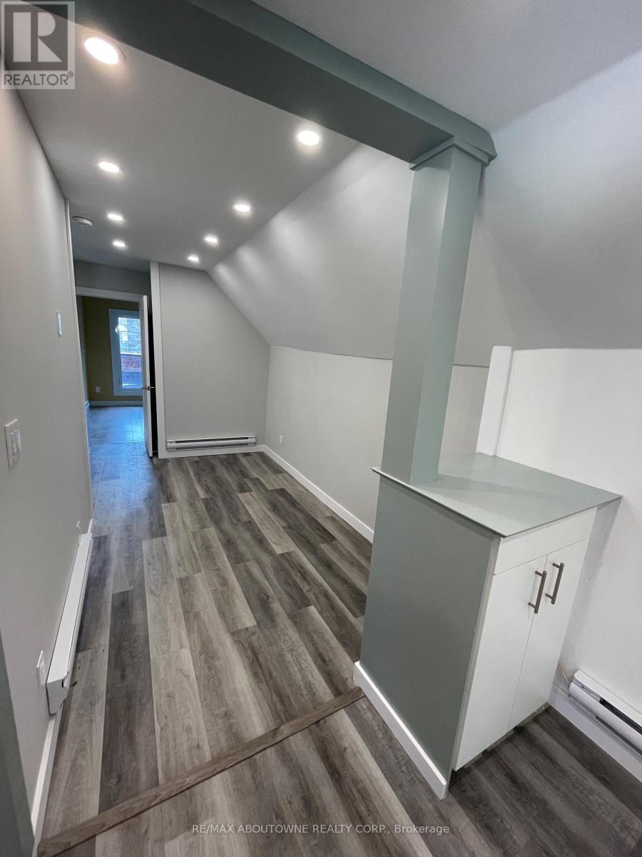 759 Barton Street E, Hamilton, ON - Indoor Photo Showing Other Room