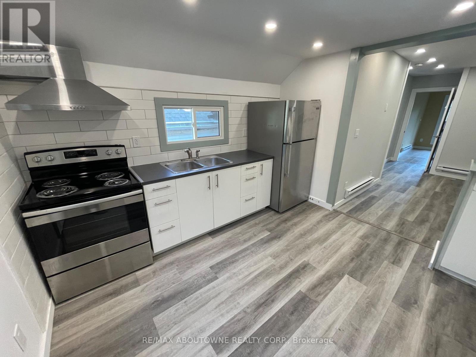 759 Barton Street E, Hamilton, ON - Indoor Photo Showing Kitchen With Double Sink