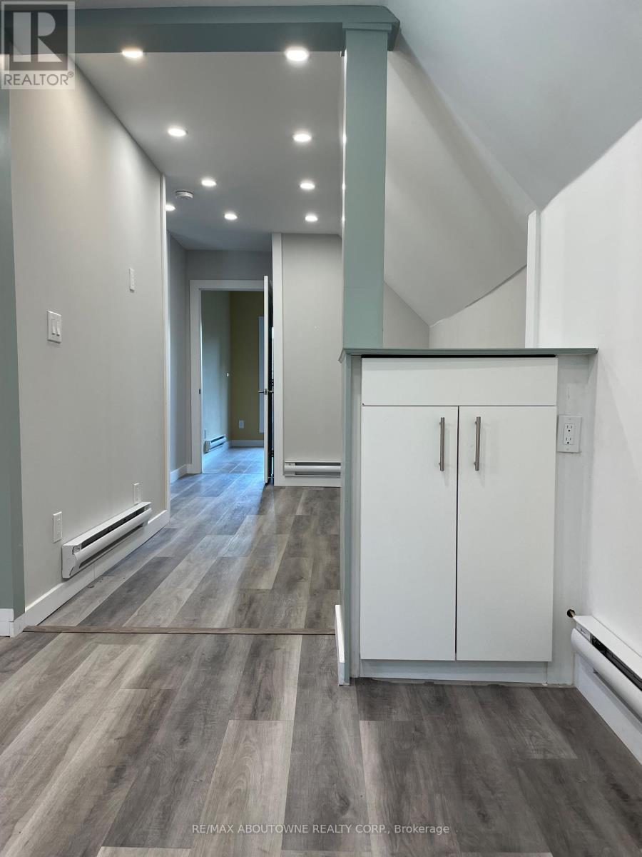 759 Barton Street E, Hamilton, ON - Indoor Photo Showing Other Room