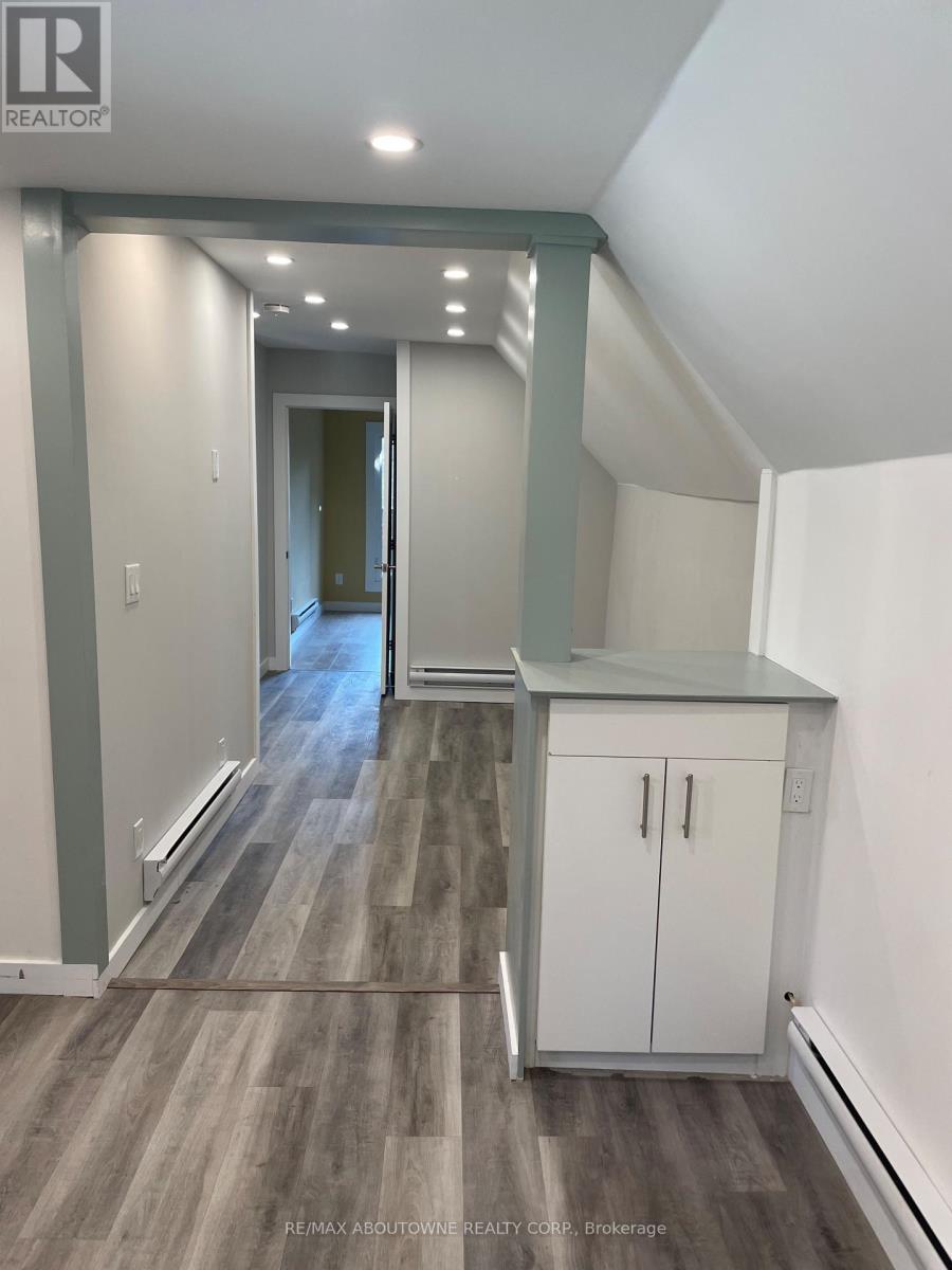 759 Barton Street E, Hamilton, ON - Indoor Photo Showing Other Room