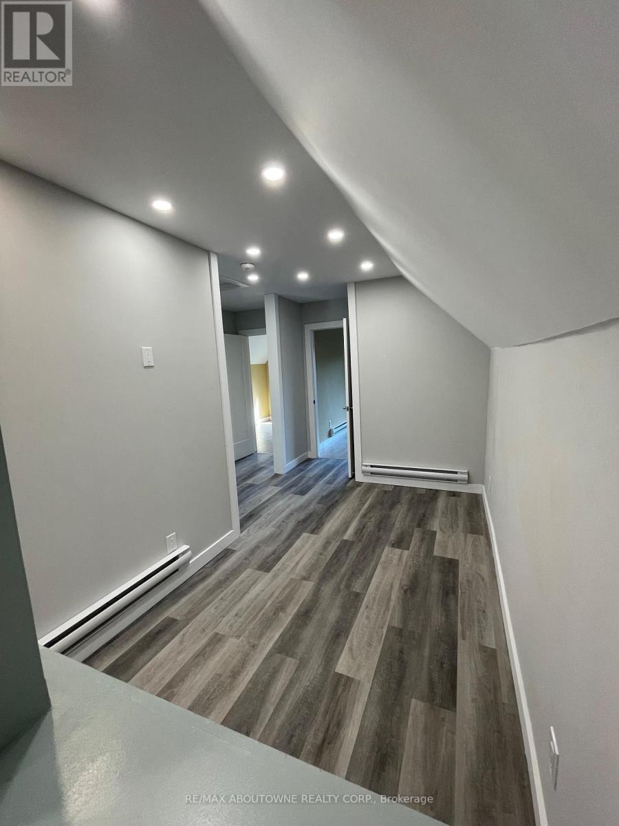 759 Barton Street E, Hamilton, ON - Indoor Photo Showing Other Room