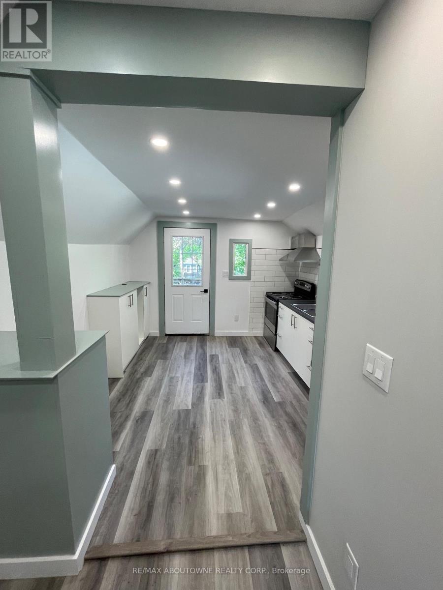 759 Barton Street E, Hamilton, ON - Indoor Photo Showing Other Room