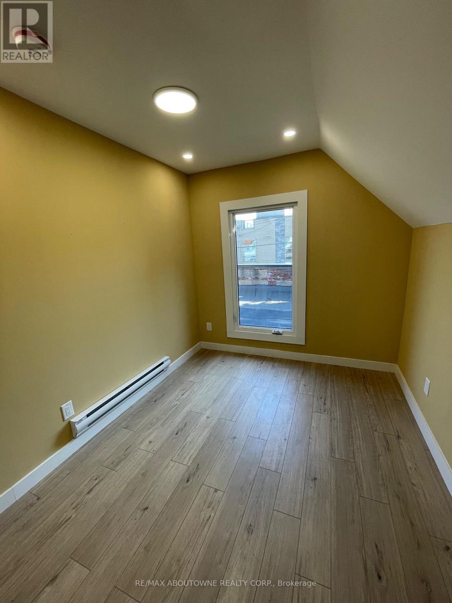 759 Barton Street E, Hamilton, ON - Indoor Photo Showing Other Room