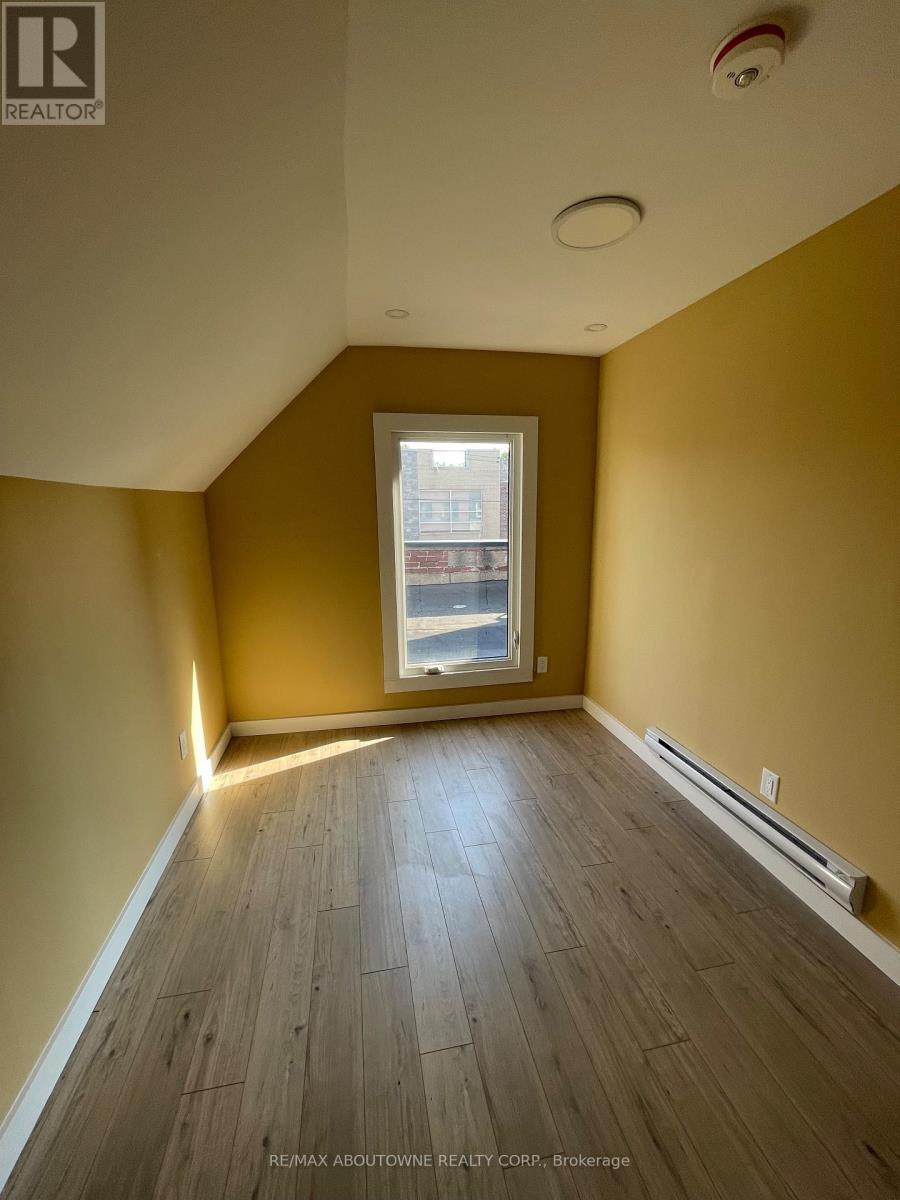 759 Barton Street E, Hamilton, ON - Indoor Photo Showing Other Room