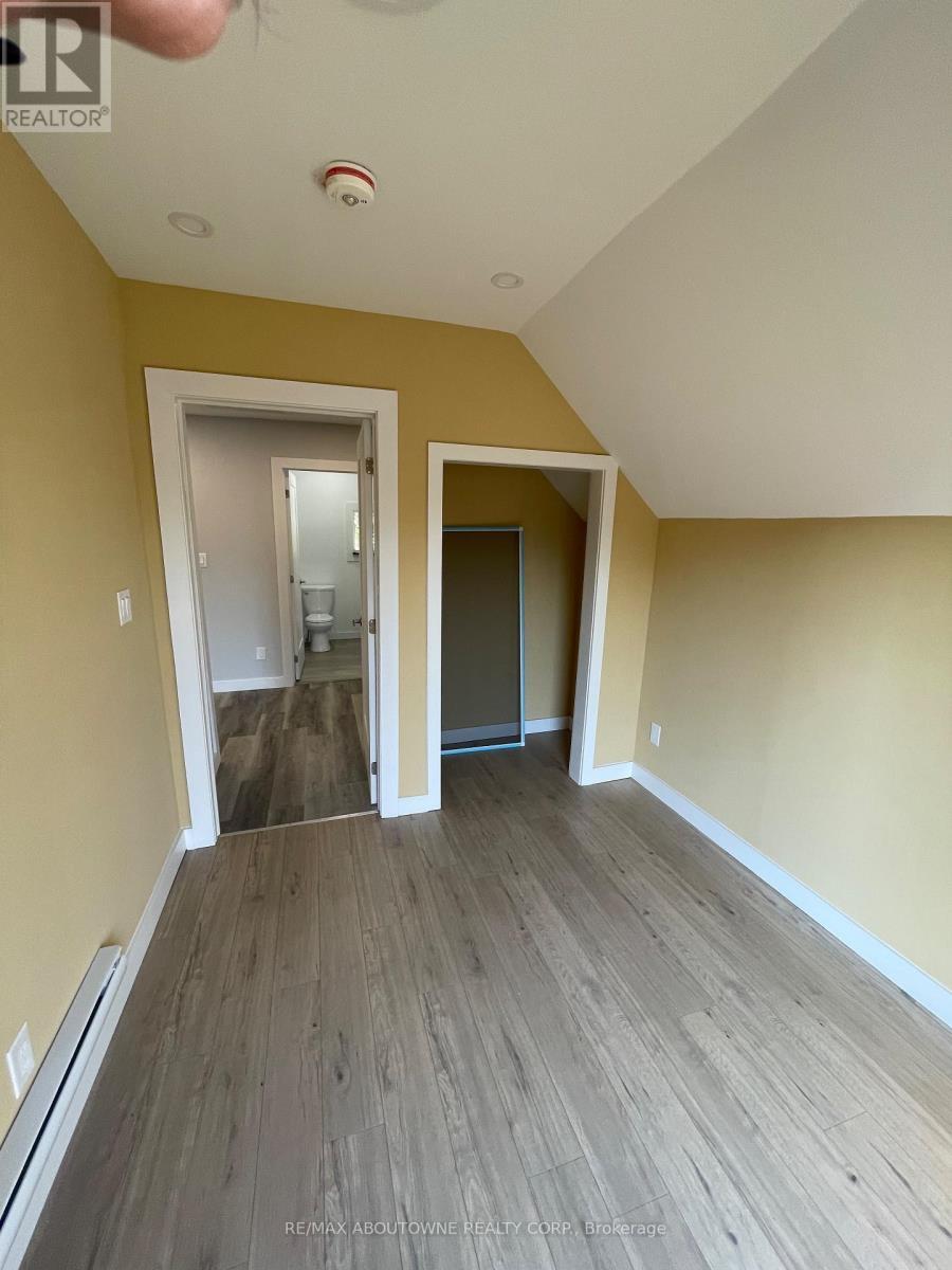 759 Barton Street E, Hamilton, ON - Indoor Photo Showing Other Room