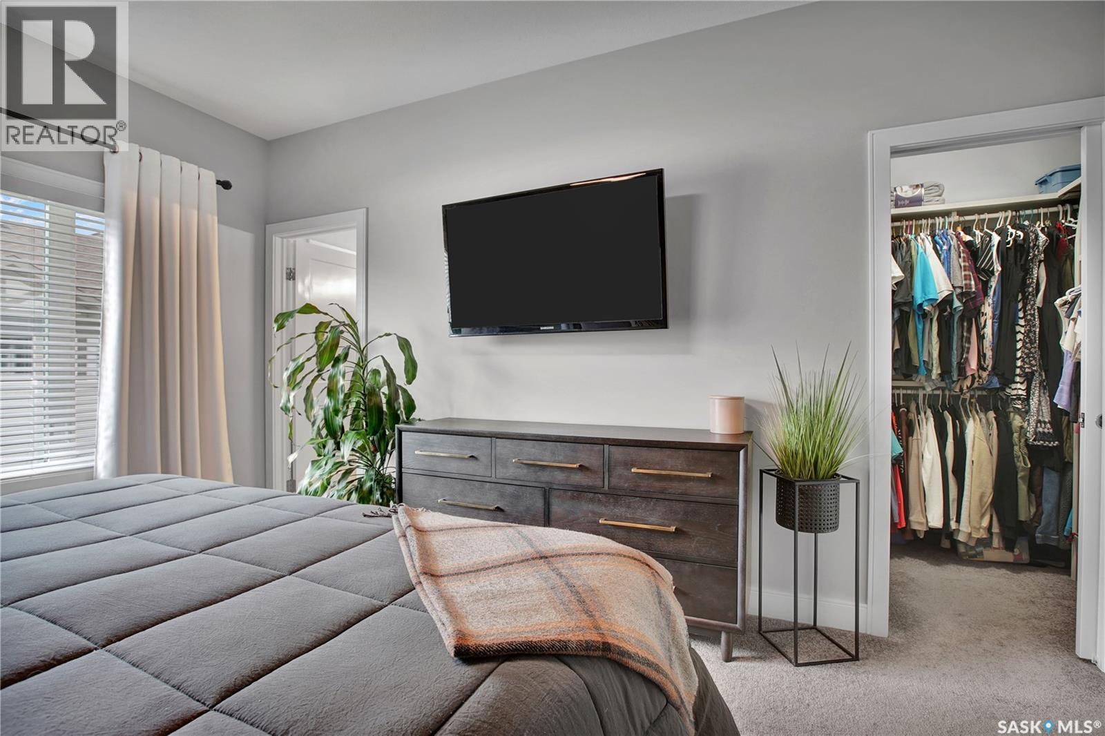 2 437 Palmer Crescent, Warman, SK - Indoor Photo Showing Bedroom