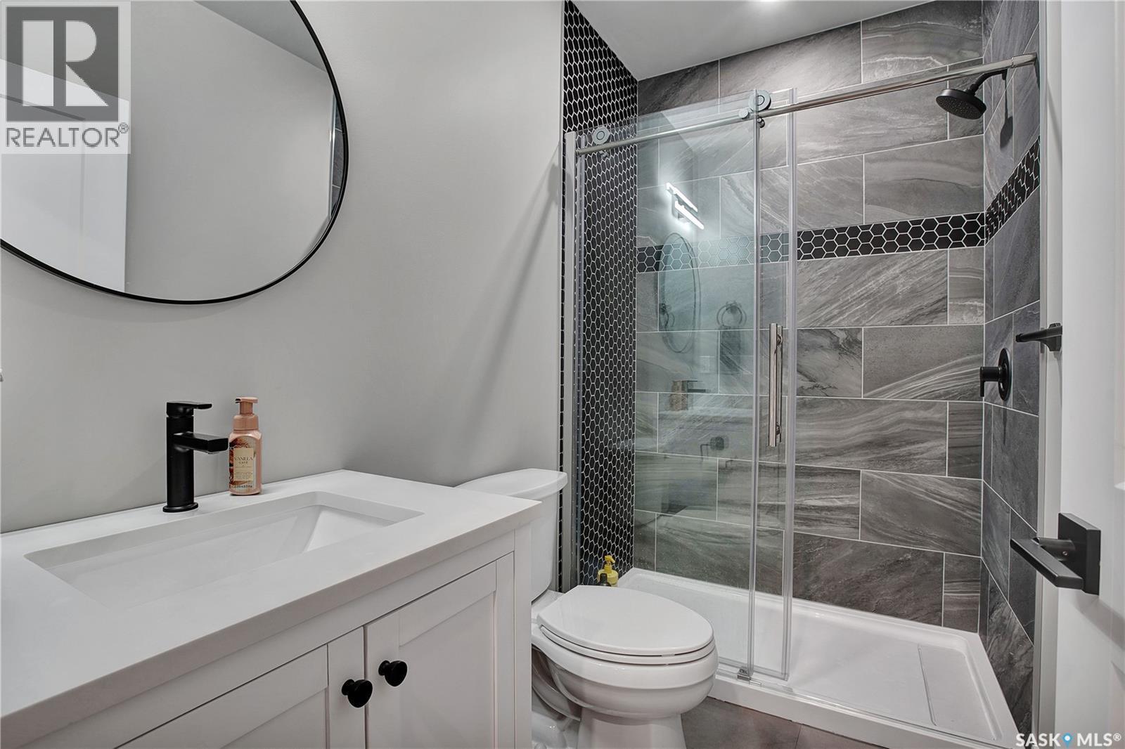 2 437 Palmer Crescent, Warman, SK - Indoor Photo Showing Bathroom