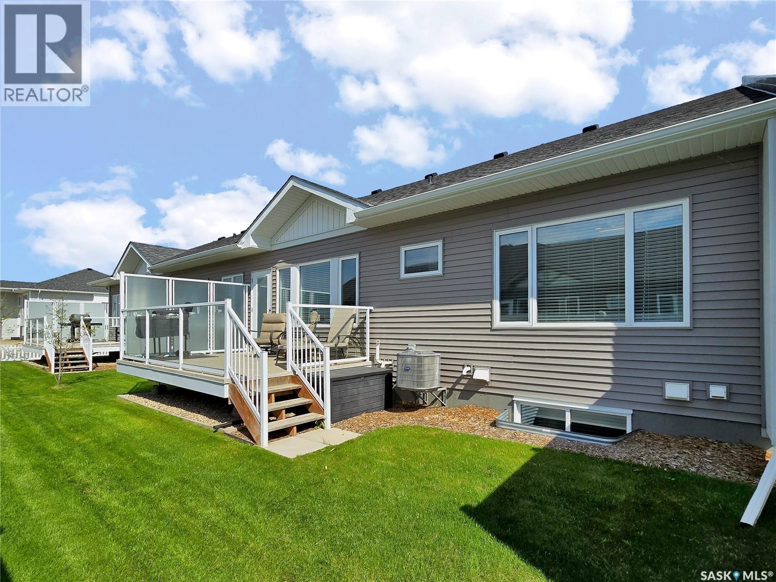 2 437 Palmer Crescent, Warman, SK - Outdoor