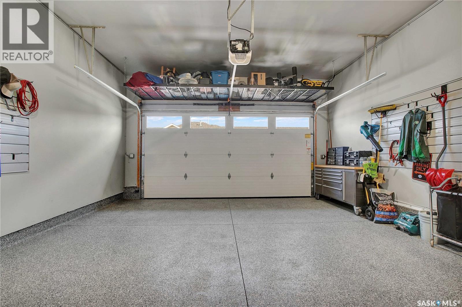 2 437 Palmer Crescent, Warman, SK - Indoor Photo Showing Garage