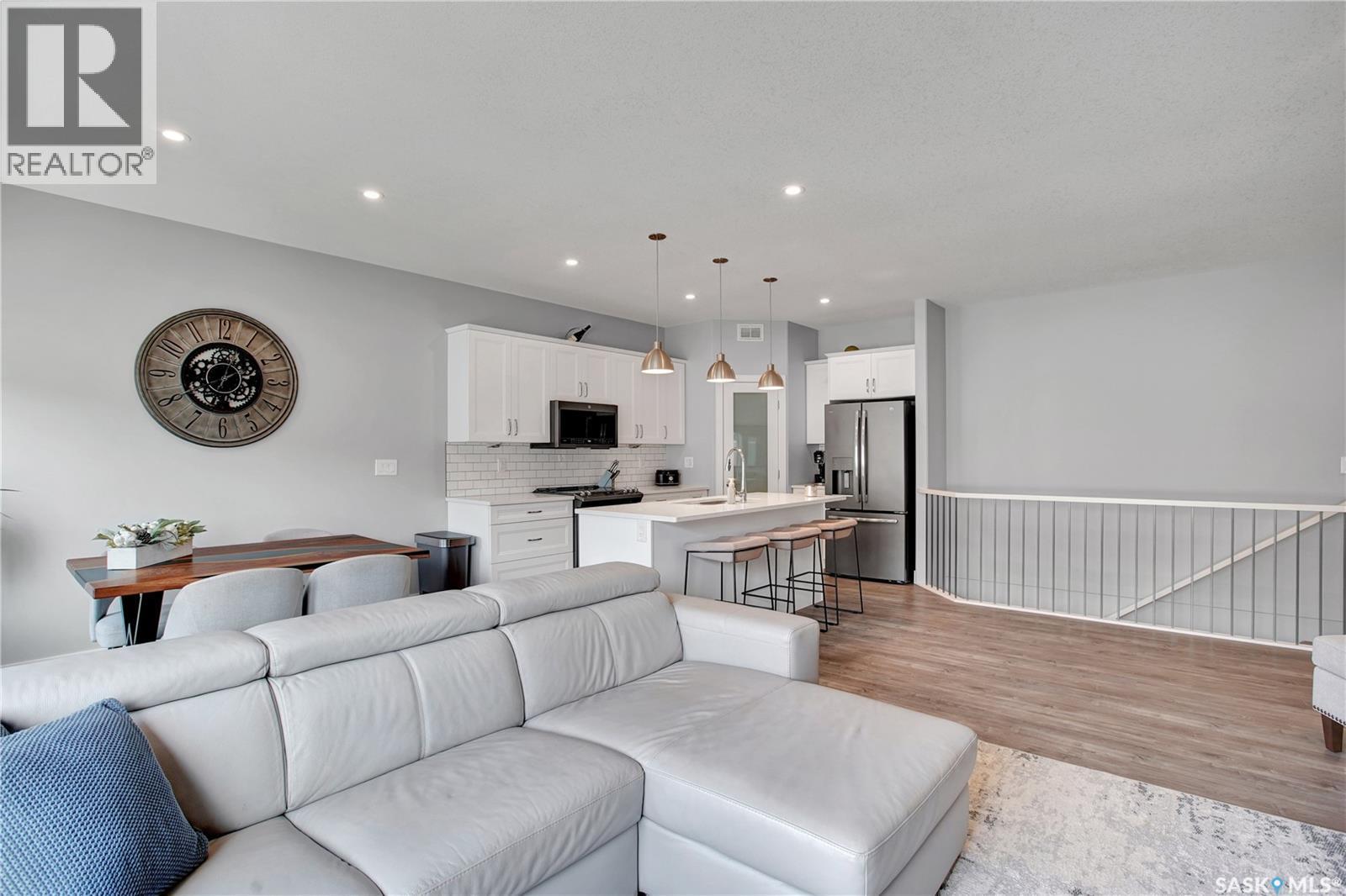2 437 Palmer Crescent, Warman, SK - Indoor Photo Showing Living Room