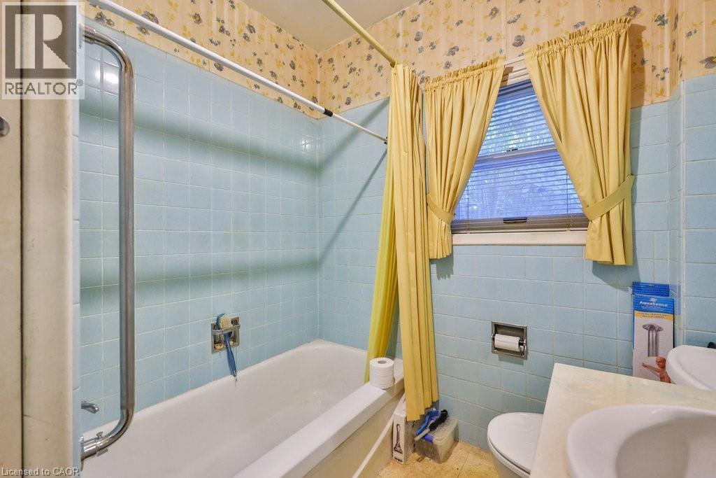 945 Beechwood Avenue, Mississauga, ON - Indoor Photo Showing Bathroom