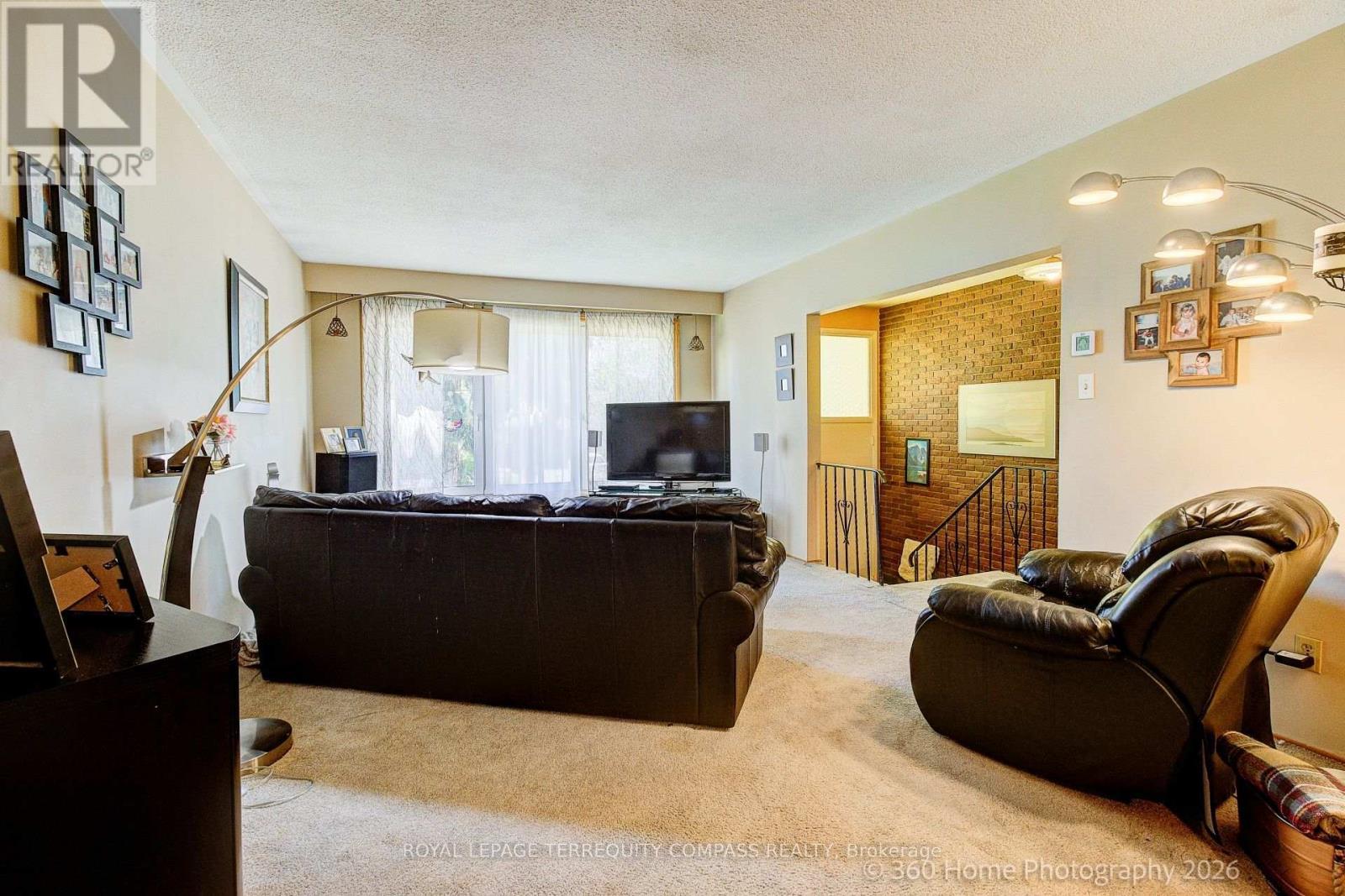 1583 Otterby Road, Mississauga, ON - Indoor Photo Showing Living Room