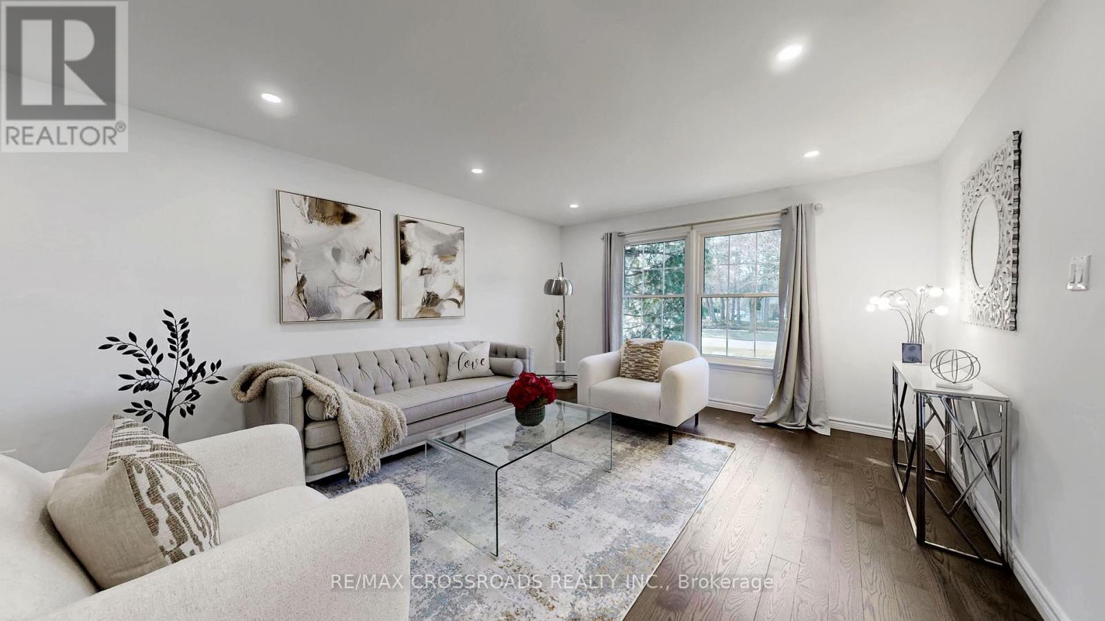 349 Banbury Road, Toronto, ON - Indoor Photo Showing Living Room