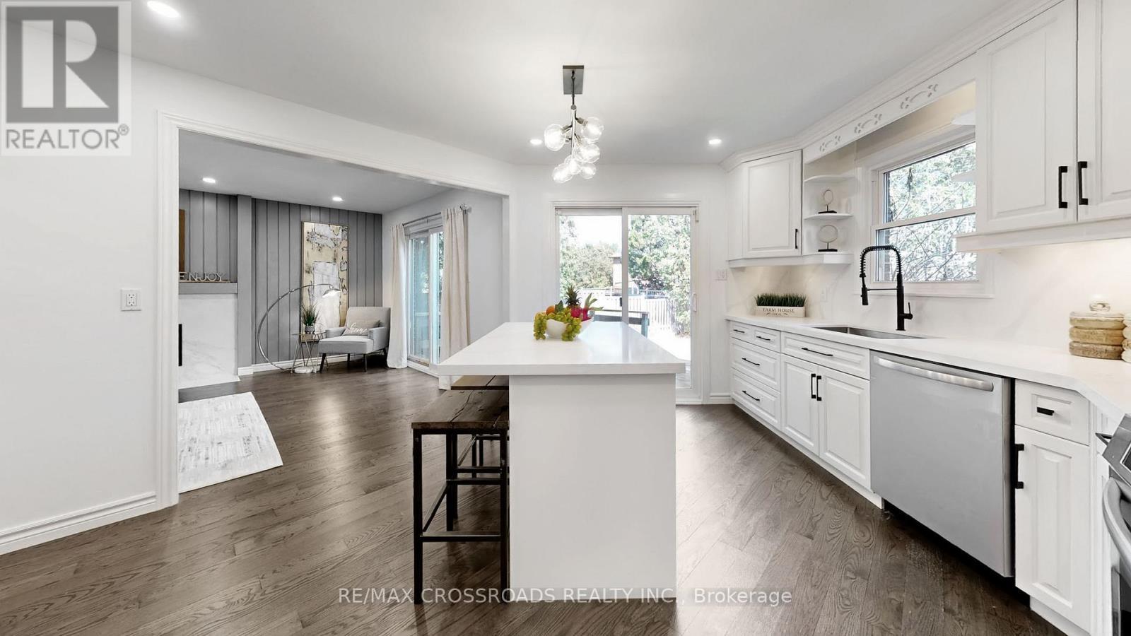 349 Banbury Road, Toronto, ON - Indoor Photo Showing Kitchen With Upgraded Kitchen