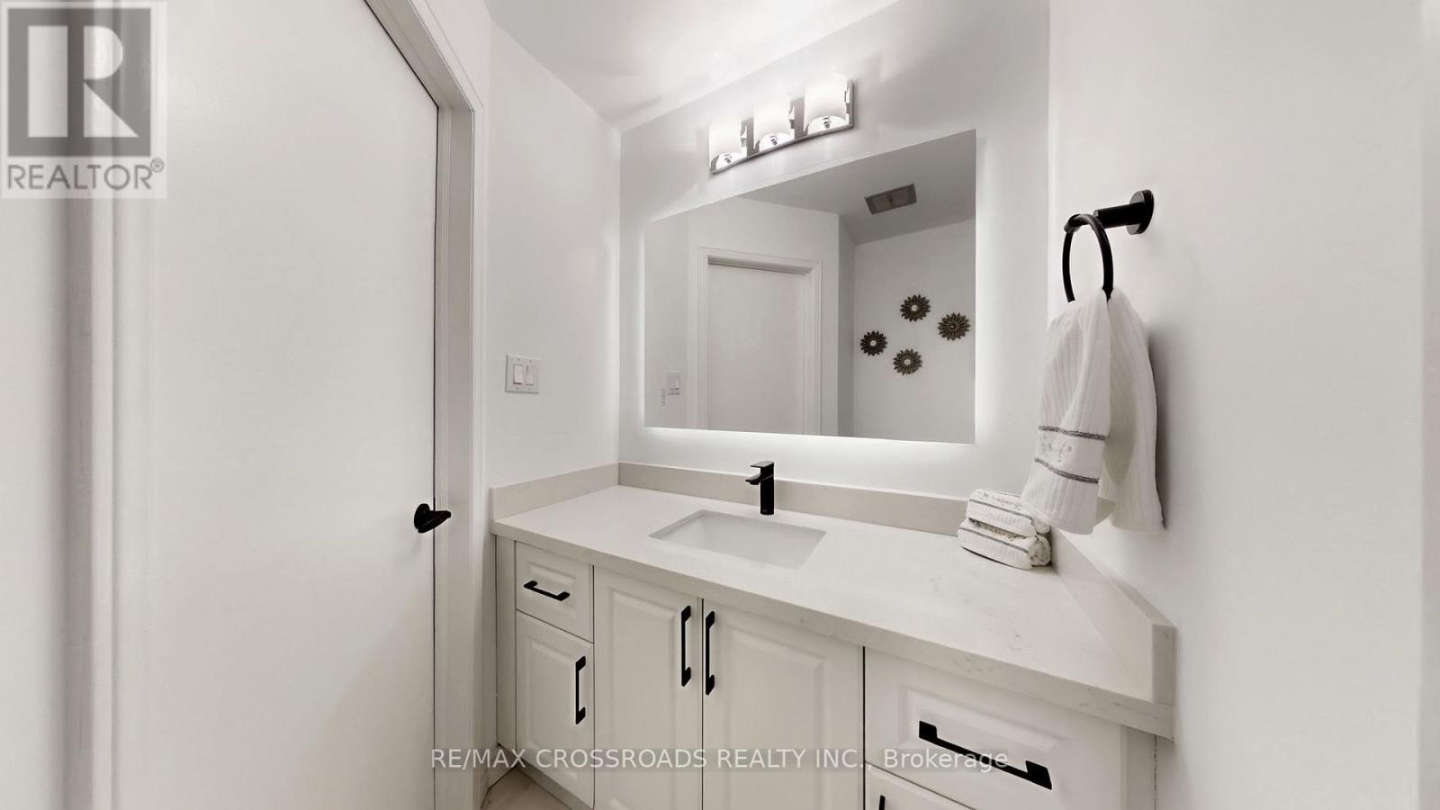349 Banbury Road, Toronto, ON - Indoor Photo Showing Bathroom